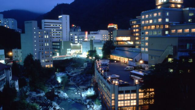定山渓温泉の夜景と北海道のホテル選び
