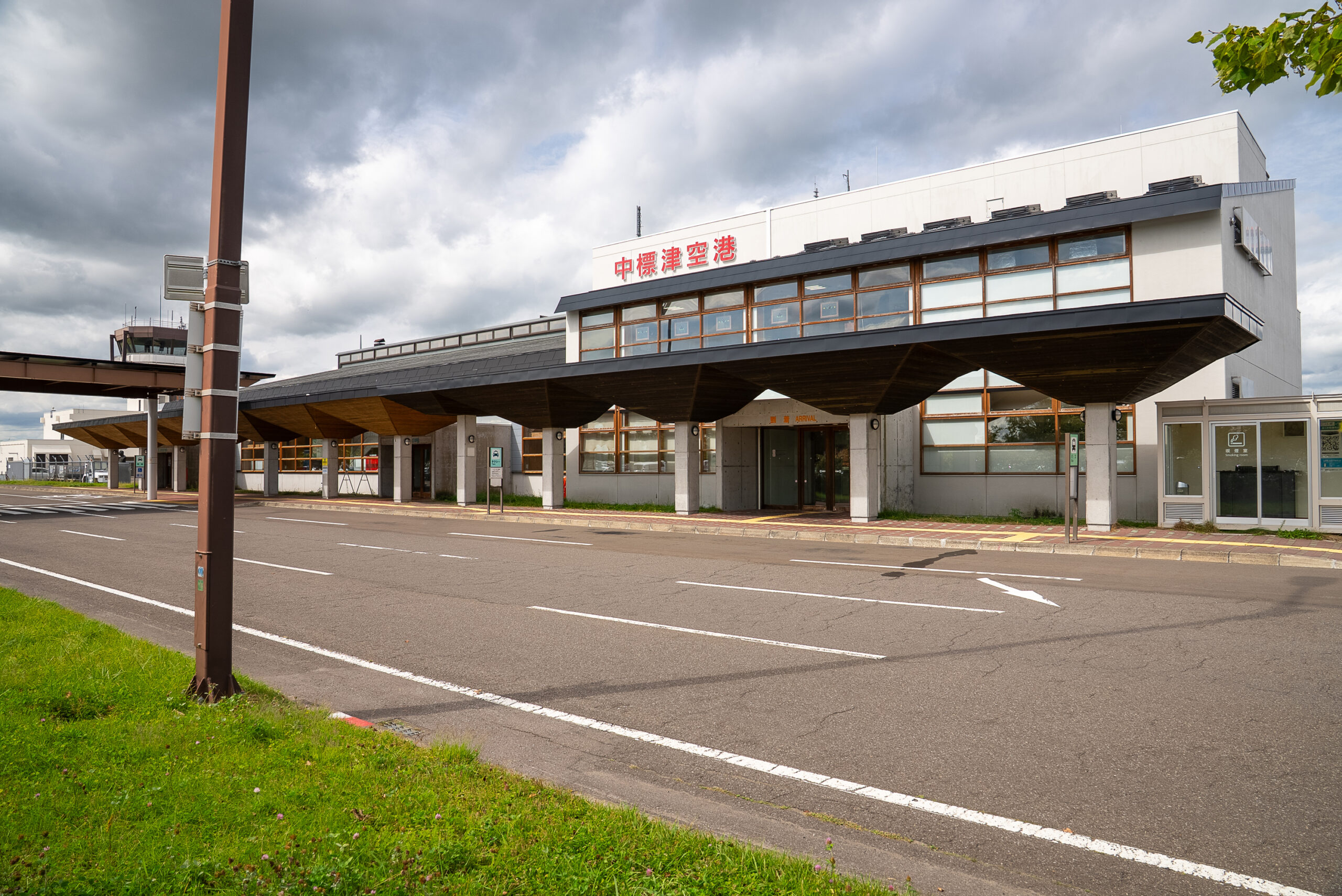 北海道旅行で目的地に合わせた空港選びを考える根室中標津空港の旅客ターミナル